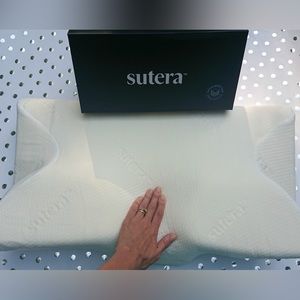 New in Box Sutera Dream Deep orthopedic contoured pillow